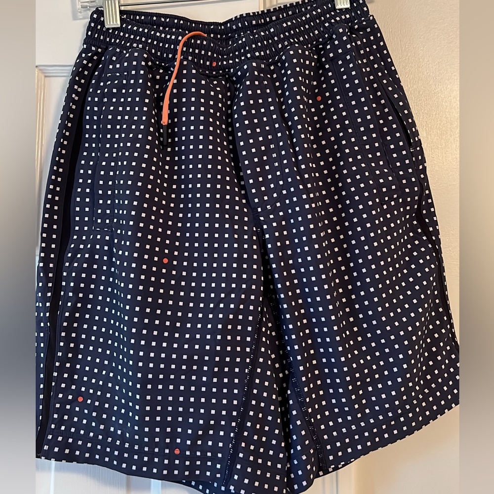 Men’s pace breaker lined shorts with 9inch inseam. Size medium.
